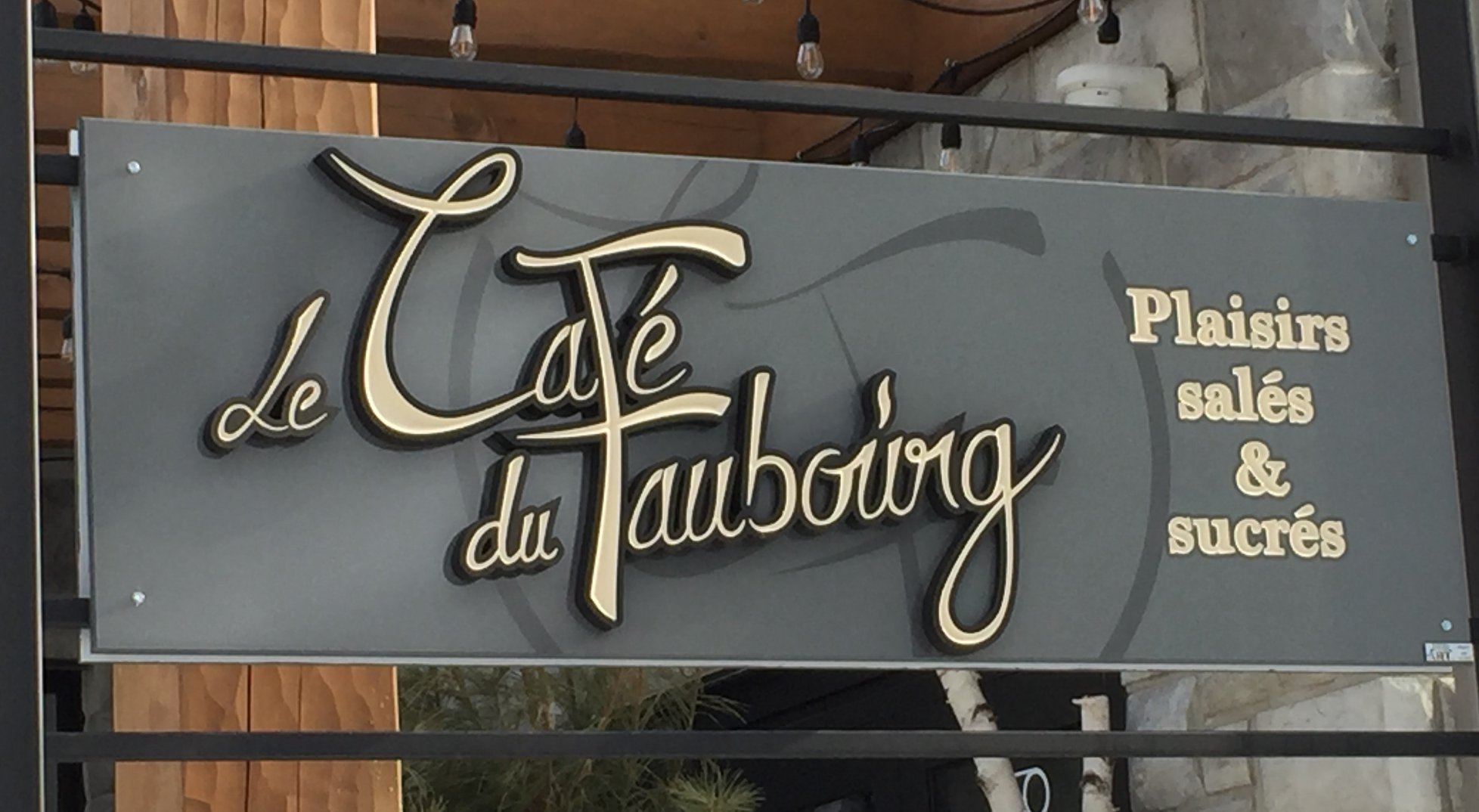 Le Café du Faubourg est à nouveau ouvert! rabais saint